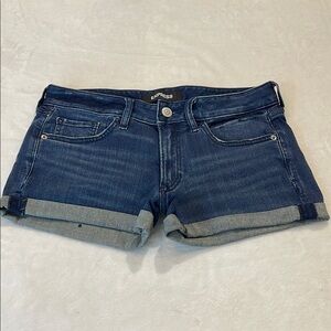 Express Stretch Performance Low Rise Women's Blue Denim Shorts Size 4